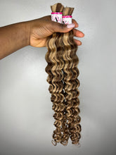 Load image into Gallery viewer, Curly Bundles and Braiding bundles
